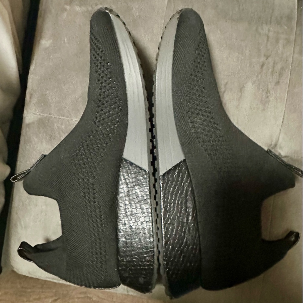 Women’s Bare Traps